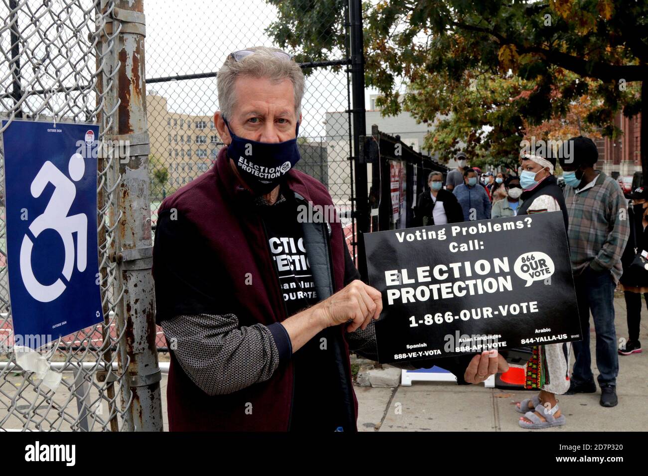 Long Lines For Early New York Voters New York Usa Stock Photo Alamy Long Lines For Early New York Voters New York Usa Stock Photo Alamy
