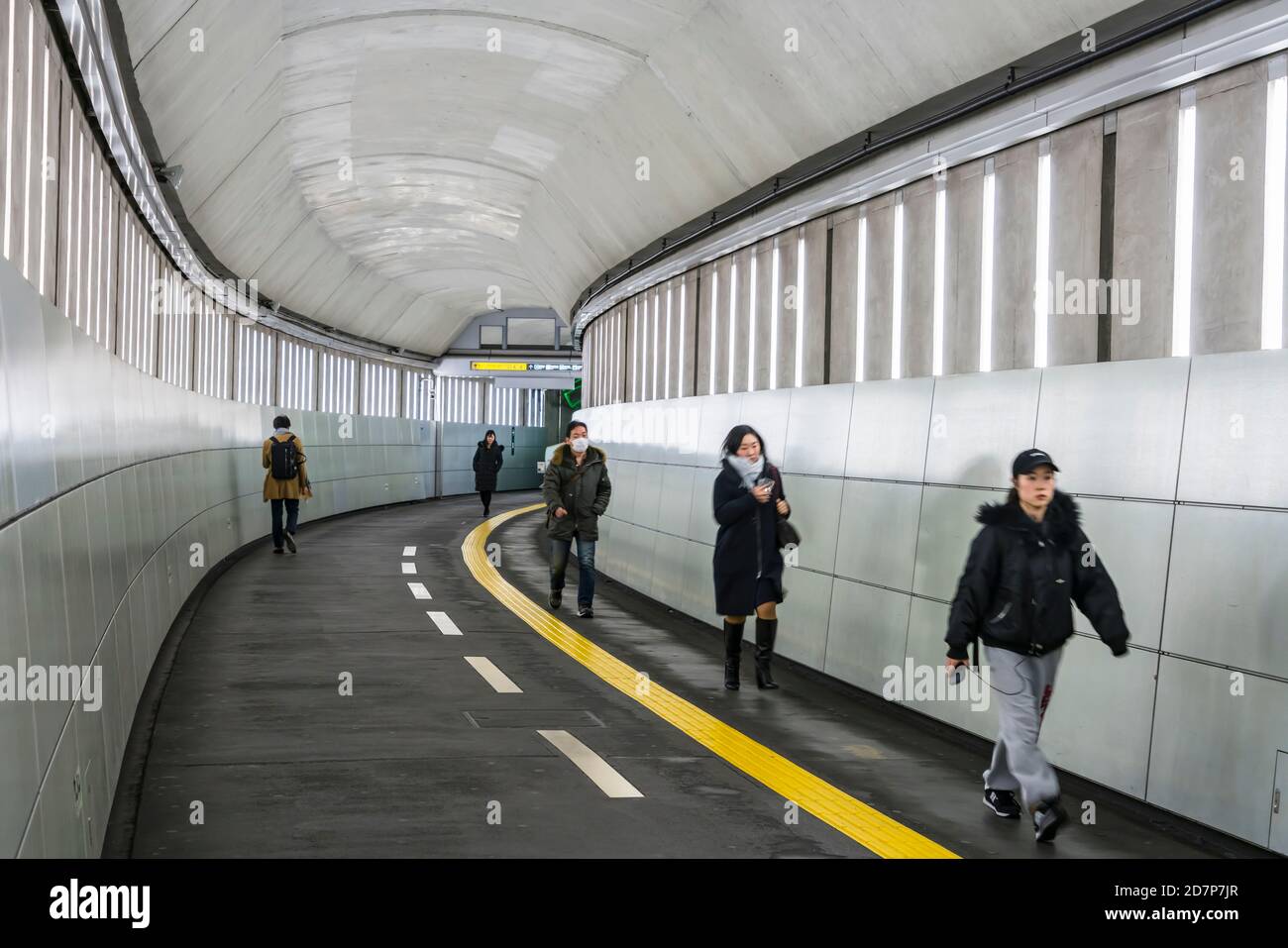 Commuters walk on the passageway at Toei Oedo Line Iidabashi Tokyo ...
