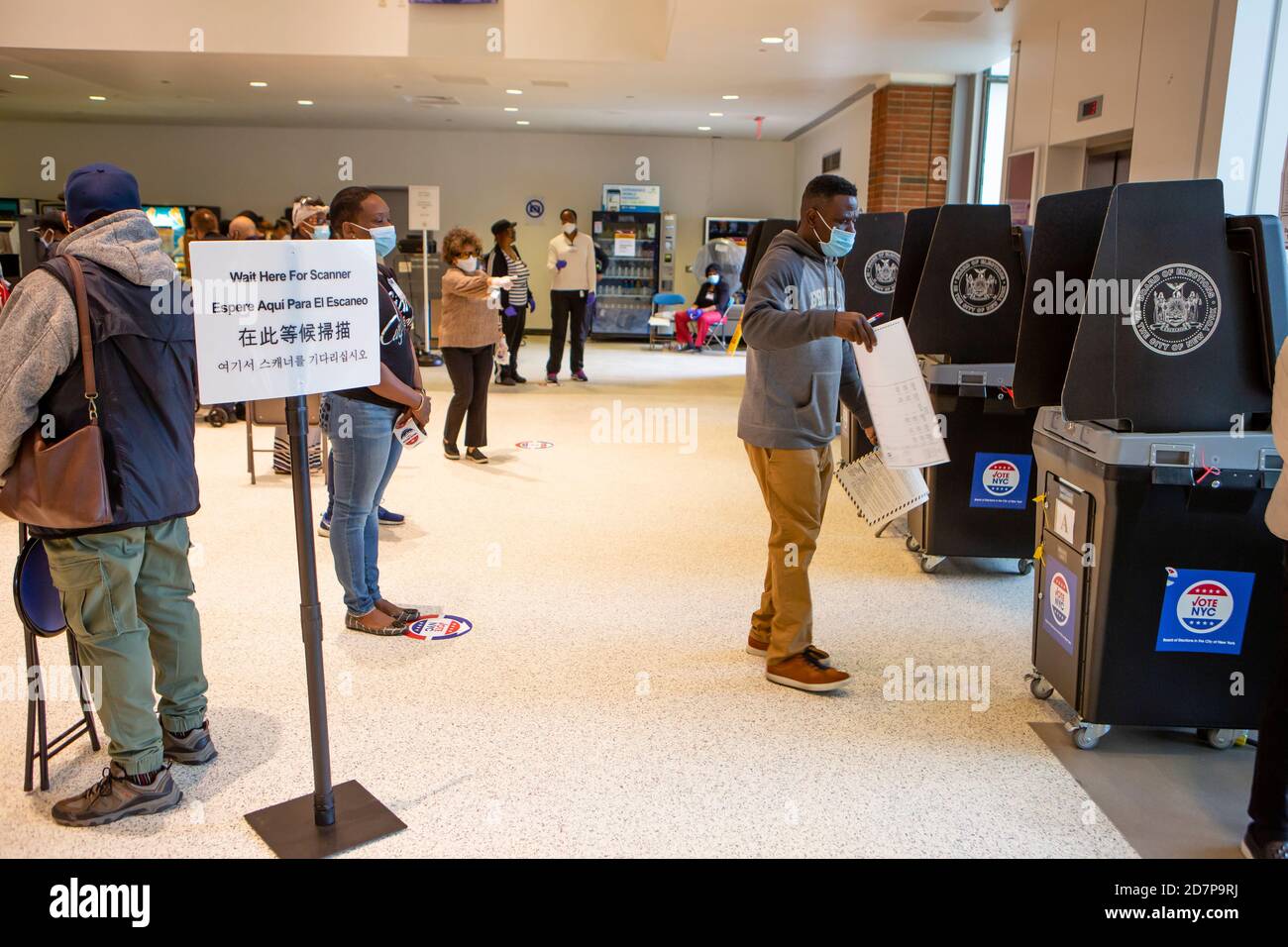 Brooklyn, NY – 24 October 2020. A line of people eager to vote stretched for 0.6 mile (1 km) a half hour after the polls opened on the first day of ea Stock Photo