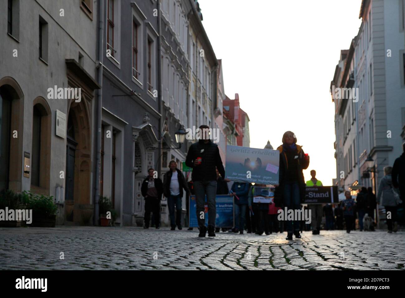 Lichtermarsch (Umzug) 'Görlitz erhellen, für Freiheit und gegen unverhältnismäßige Maßnahmen!' , gegen unsägliche 'Corona-Maßnahmen' durch die Innenst Stock Photo