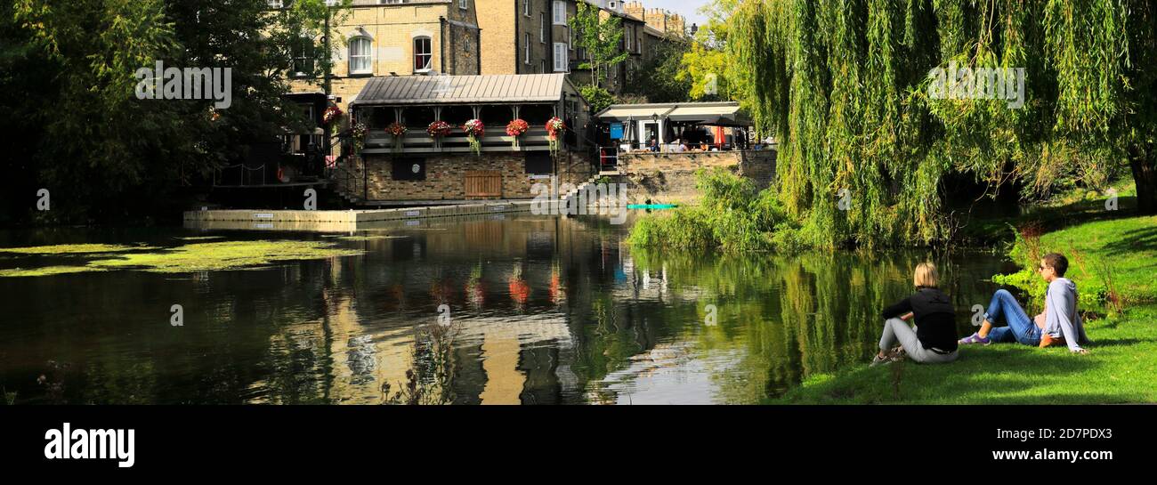 The Mill Pond and Granta Pub, Newnham Road, Cambridge City, Cambridgeshire, England, UK Stock Photo