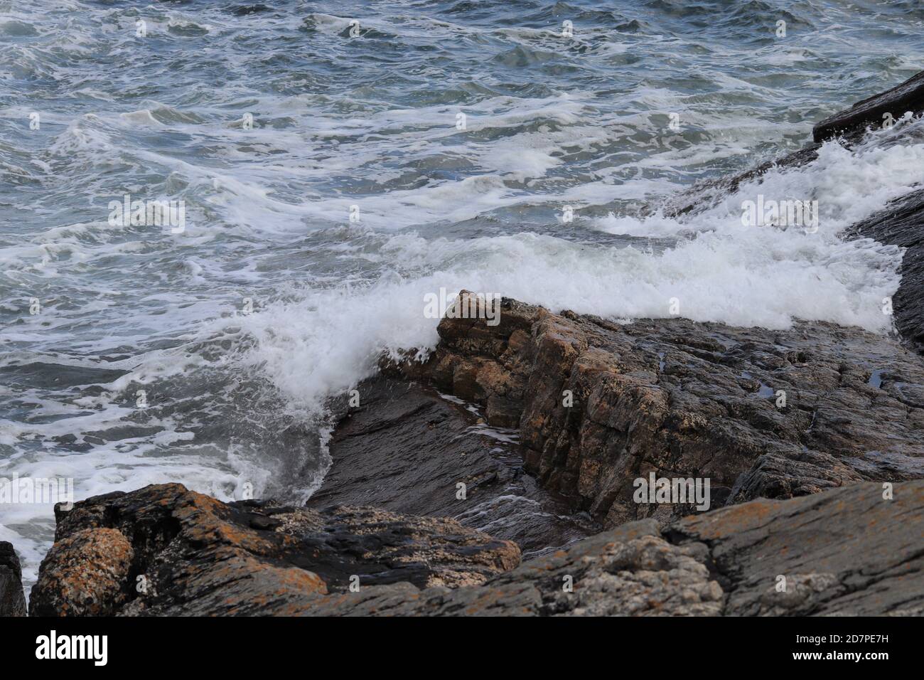 Waves breaking on rocks Stock Photo - Alamy