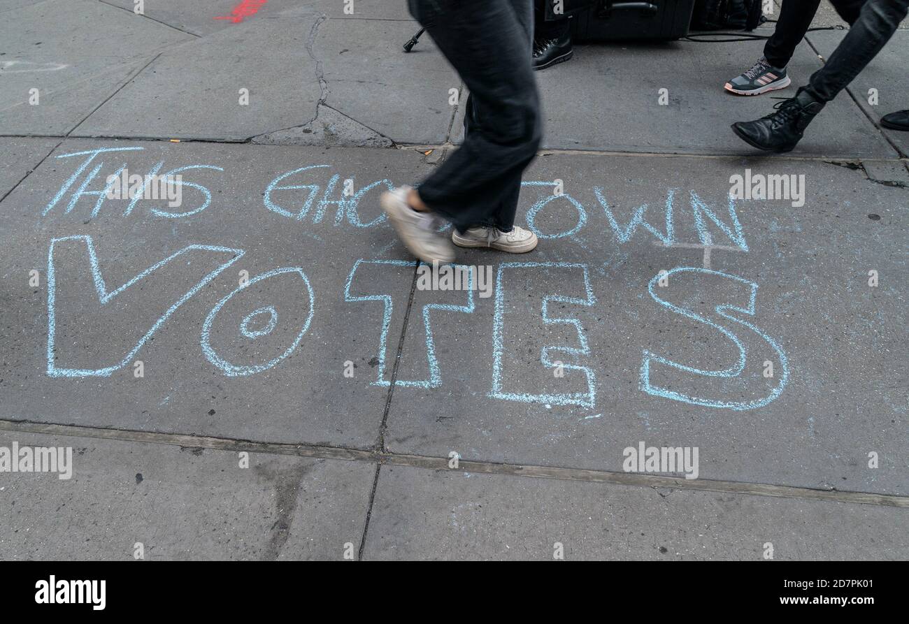 New York, United States. 24th Oct, 2020. Thousand of voters turned up