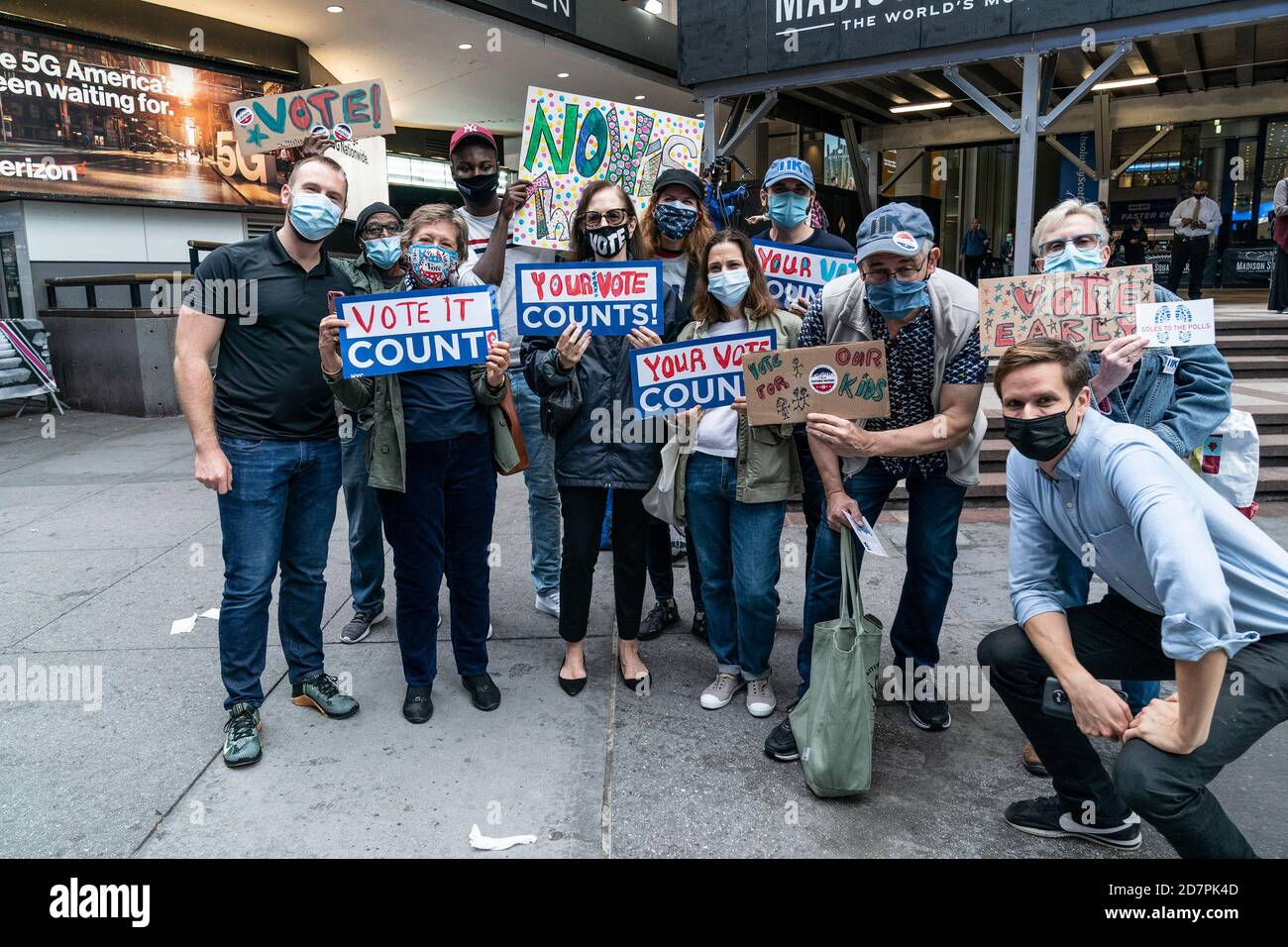 New York, United States. 24th Oct, 2020. Thousand of voters turned up
