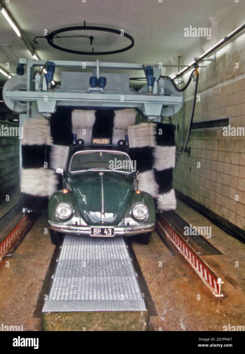 Archival car wash hi-res stock photography and images - Alamy