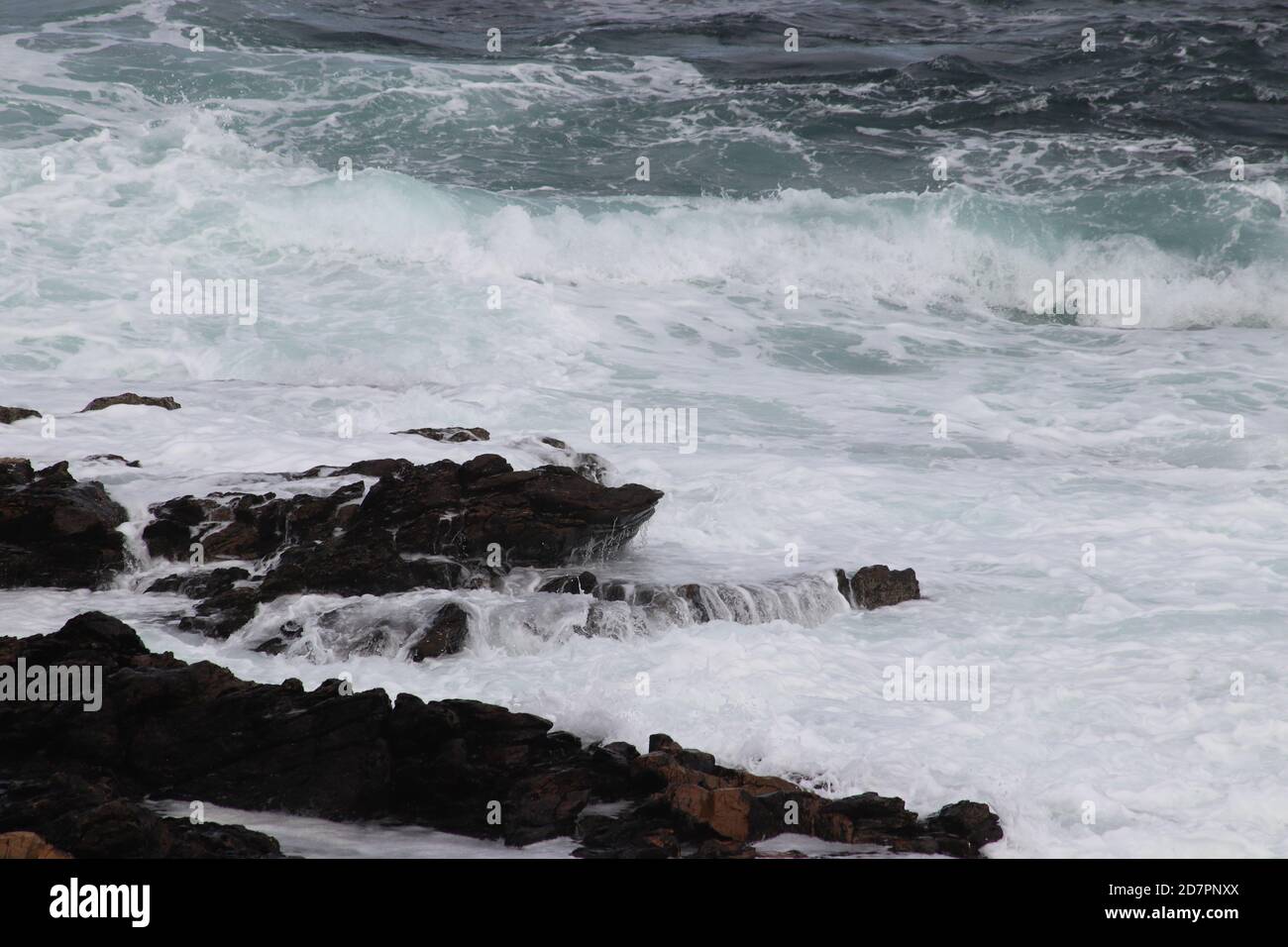 Waves breaking on rocks Stock Photo - Alamy