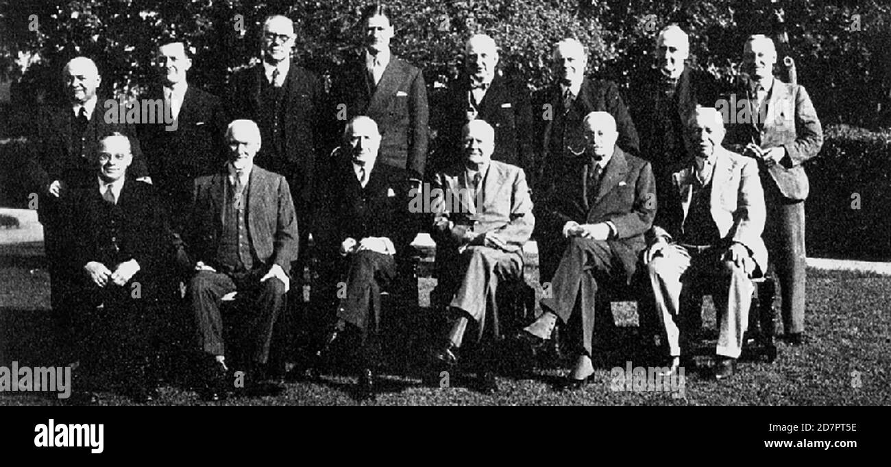 South Africa History:  Standing; left to right. Dr.Colin Steyn; Mr. H. C. Lawrence; Senator A. M. Conroy; Major P. van der Byl;    Mr. C. F. Sturrock; Senator C. F. Clarkson; Col. C. F. Stallard; Mr. W. B. Madeley; sitting; left to tight. Mr. J. H. Hofmeyr; General Smuts; Sir Patrick Duncan; Col. D. Reitz;; Mr. R. Stuttaford; Colonel Collins; ca.  1 January 1939 Stock Photo