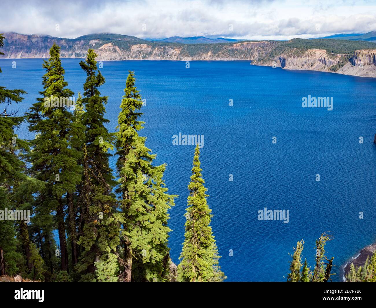 The stunning scenery at Crater Lake National Park, Oregon, USA Stock Photo