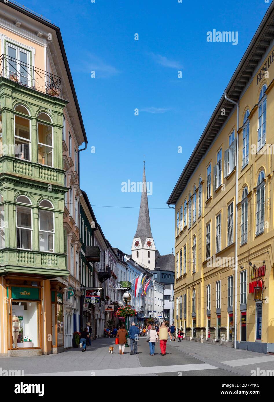 Pedestrian zone with parish church Sankt Nikolaus, Bad Ischl, Salzkammergut, Upper Austria, Austria Stock Photo