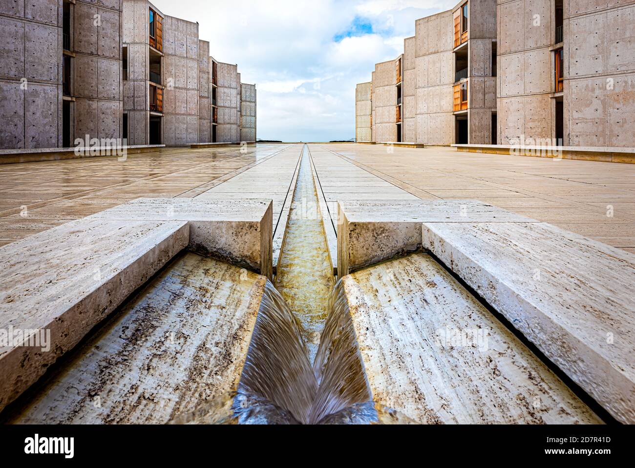 La Jolla, USA - December 10, 2015: Symmetrical architecture building of the Salk Institute in San Diego with fountain vanishing point diminishing pers Stock Photo