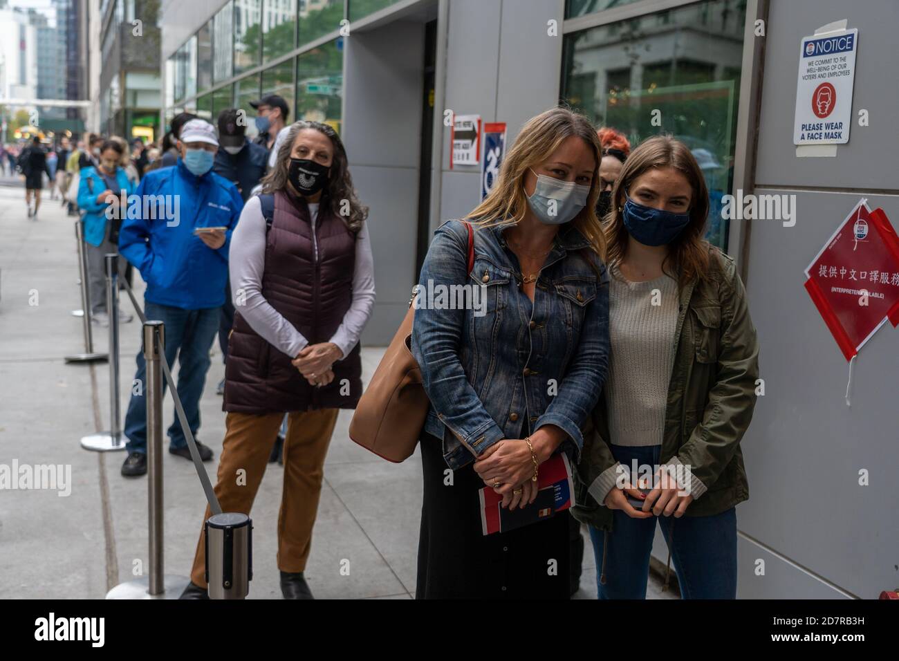 https://c8.alamy.com/comp/2D7RB3H/new-york-united-states-24th-oct-2020-people-stand-in-a-long-line-wrap-around-the-block-to-cast-their-vote-at-the-voting-site-located-at-madison-square-garden-during-the-early-voting-for-the-us-presidential-electiondue-to-the-coronavirus-and-social-distancing-concerns-new-york-state-is-allowing-early-voting-for-the-first-time-credit-sopa-images-limitedalamy-live-news-2D7RB3H.jpg