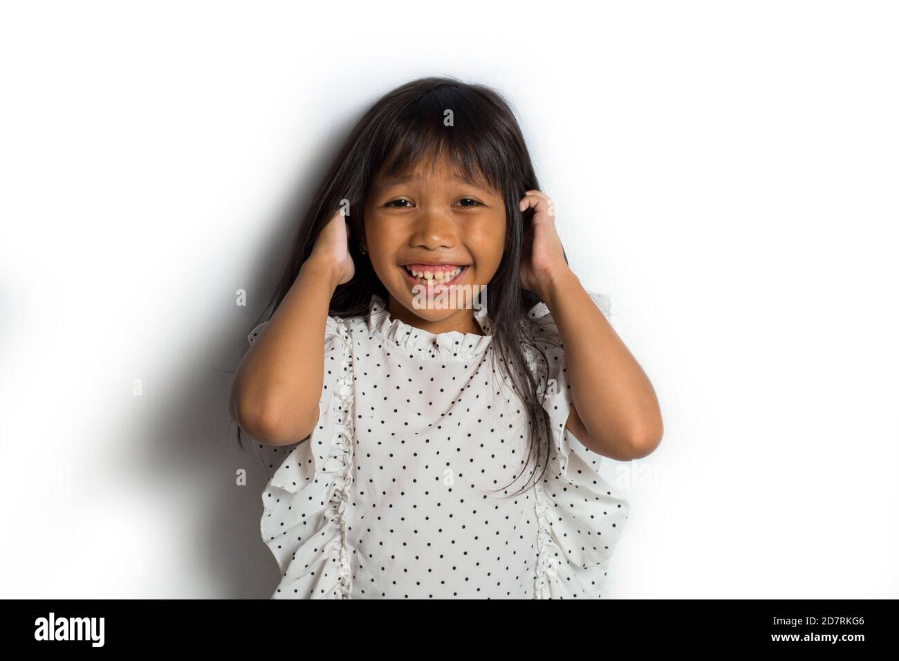 Asian little girl itching scratching her head Stock Photo Alamy