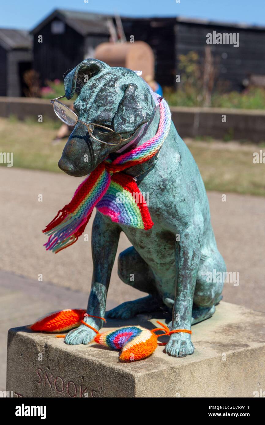 Statue of 'Snooks' the dog close to the beach in Aldeburgh, Woodbridge