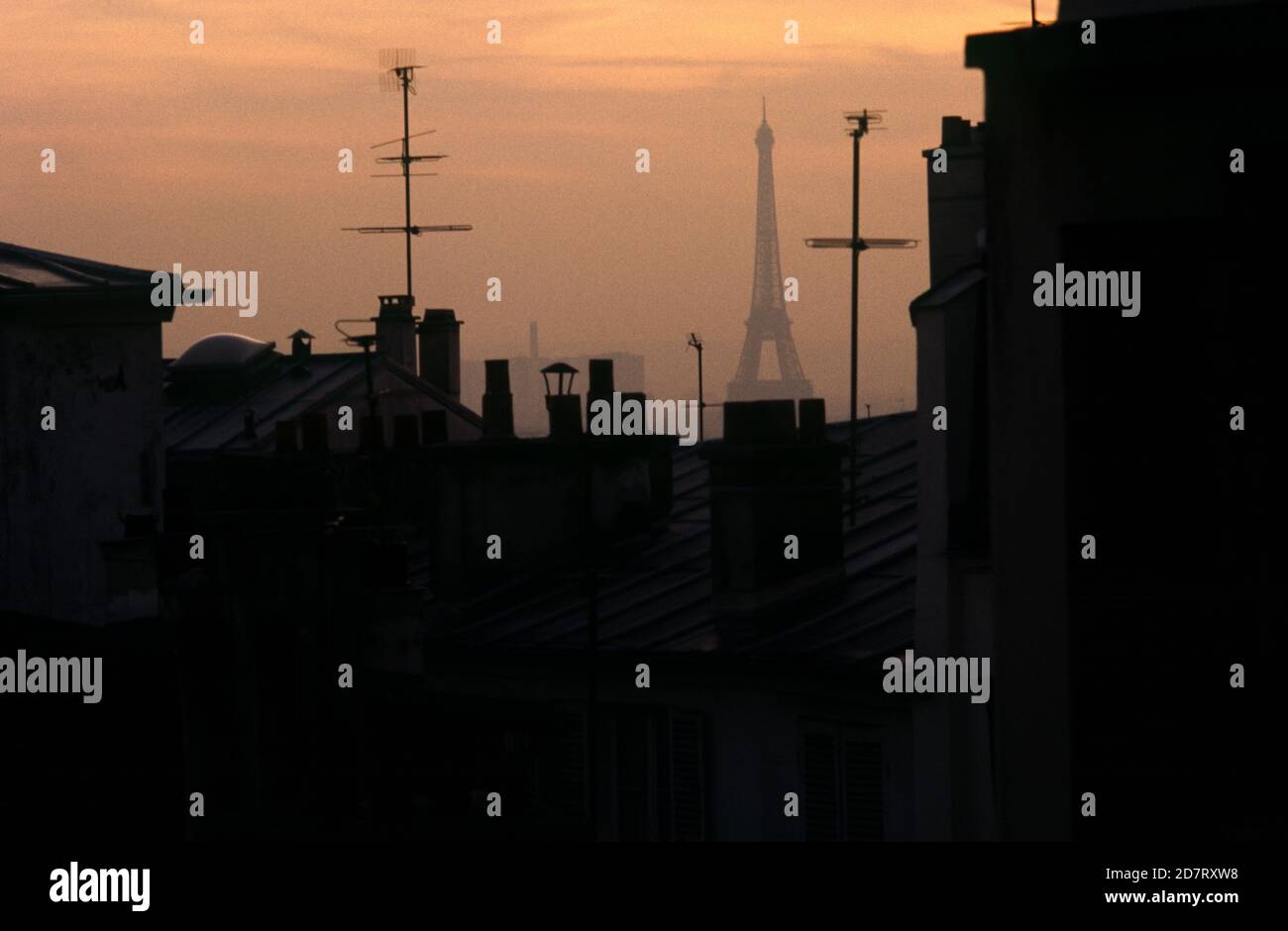 PARIS ROOFS AND THE EIFFEL TOWER IN THE BACKGROUND SHOOT FROM A FLAT IN MONTMARTRE  - PARIS VINTAGE - COLOR SLIDE FILM © F.BEAUMONT Stock Photo