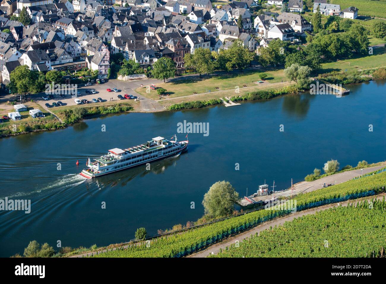 GERMANY, MOSEL, 2016-09-25: Excursion boat approaching the picturesque village of Puenderich  in the Mosel valley while a small ferry is waiting for p Stock Photo