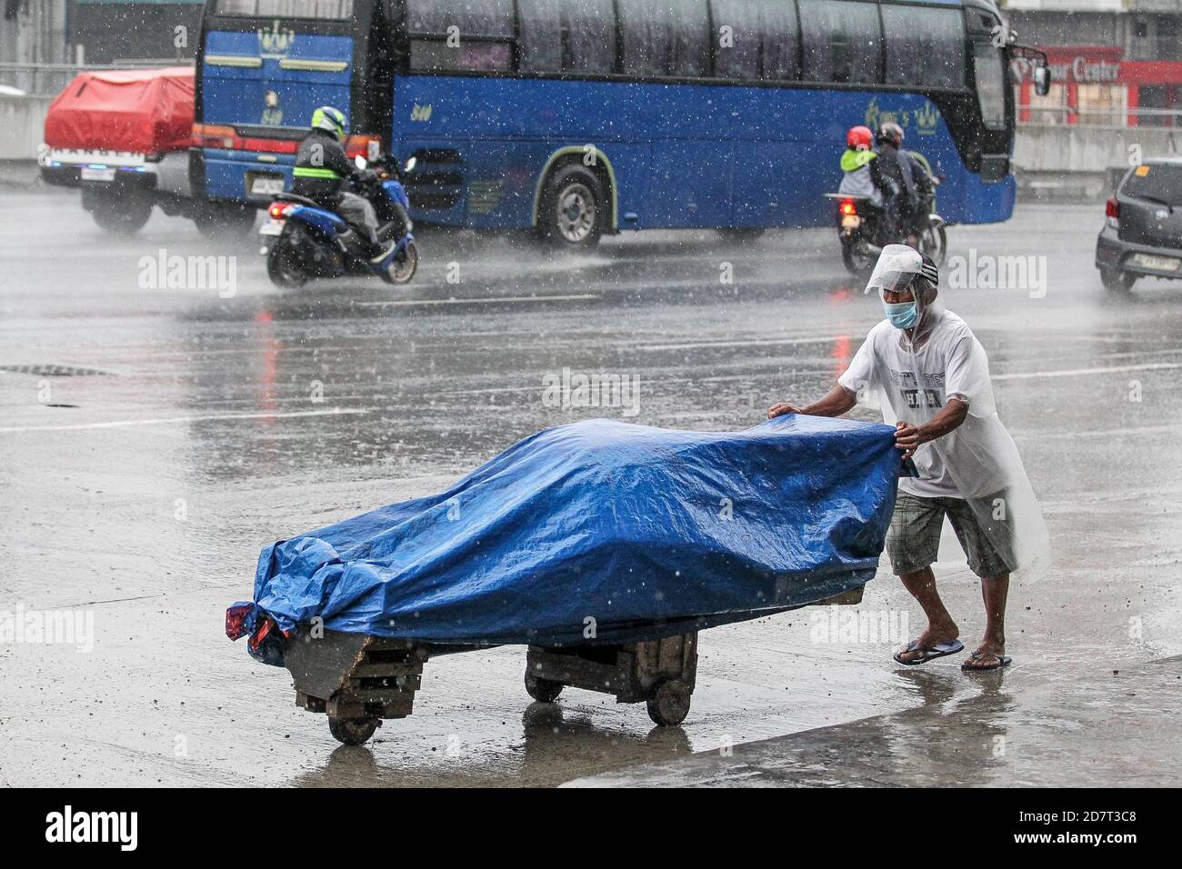 Manila. 25th Oct, 2020. A man pushes a cart in the rain brought by