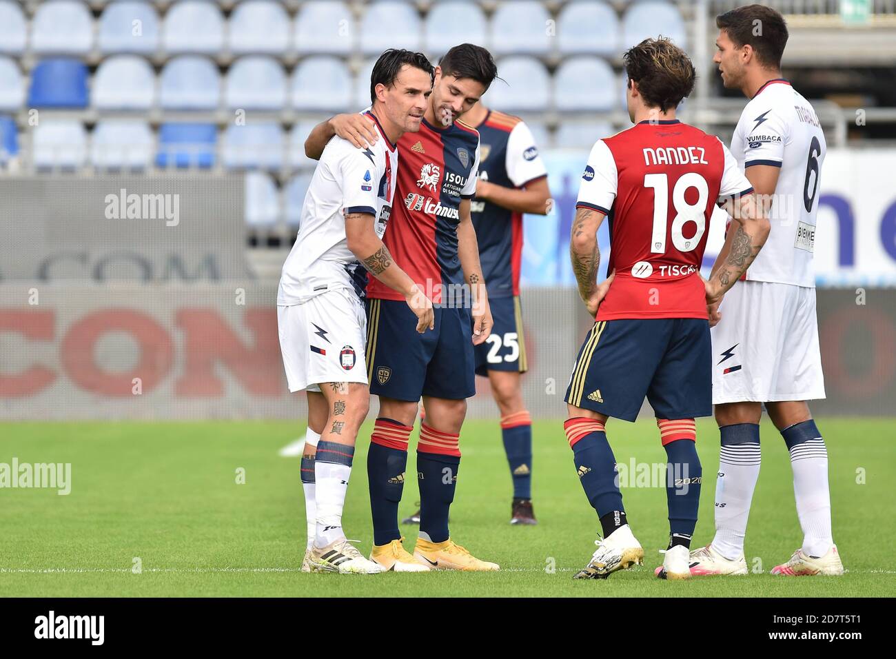 Sardegna Arena, cagliari, Italy, 25 Oct 2020, , Giovanni Simeone of Cagliari  Calcio, Nahitan Nandez of Cagliari Calcio, Luca Cigarini of FC Crotone  during Cagliari Calcio vs FC Crotone, Italian soccer Serie