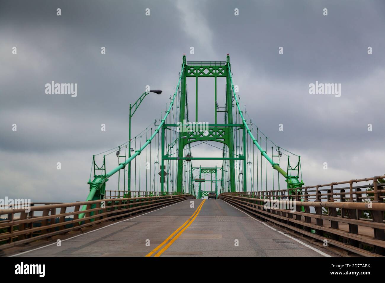 Us canada border trucks hi-res stock photography and images - Alamy