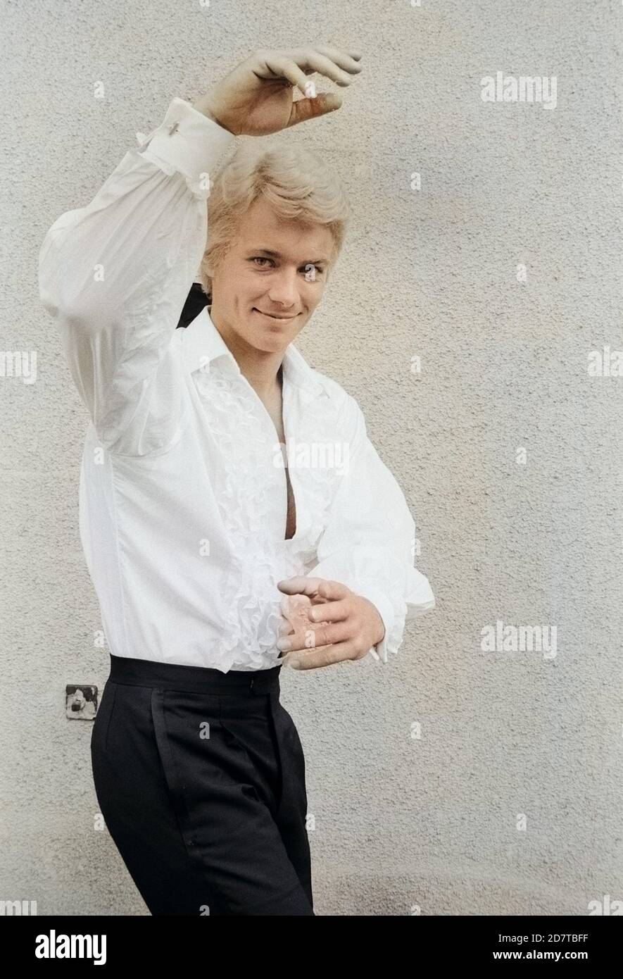 Robert Hoffmann, österreichischer Schauspieler, bei einer Kostümprobe