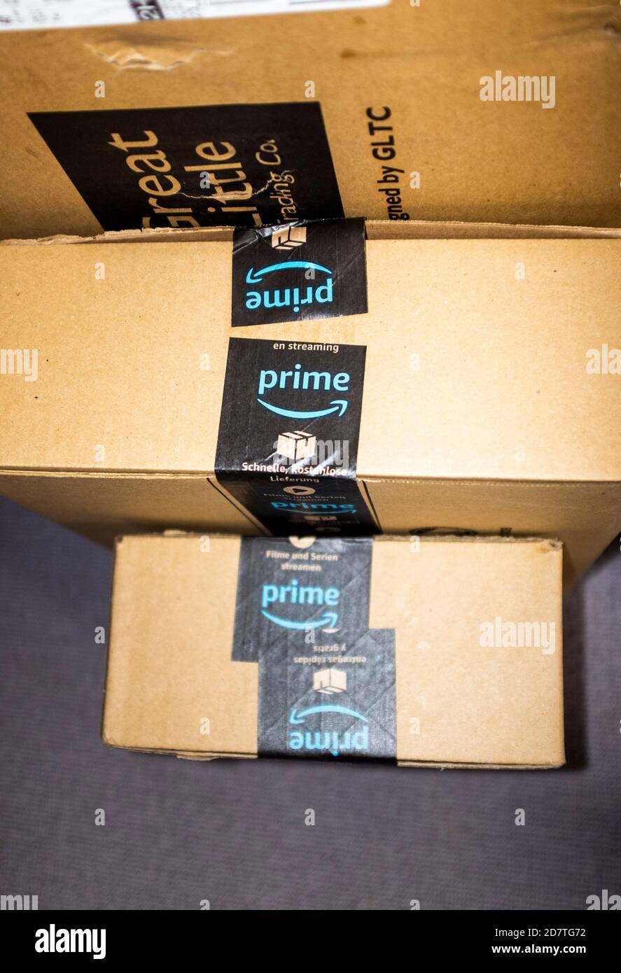 Amazon Prime online shopping home delivery packages Stock Photo