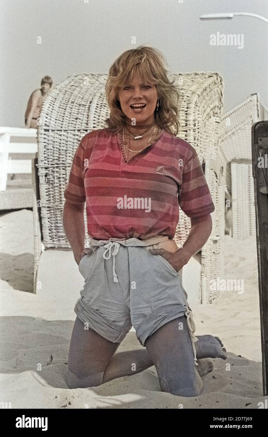 Die deutsche Schauspielerin Christiane Rücker in verschiedenen Posen am ...