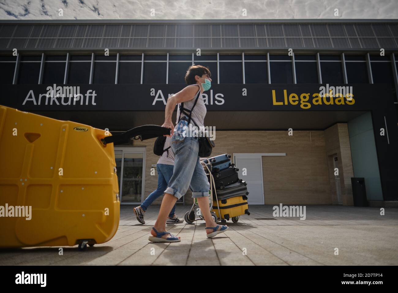 She arrived. Виола дэвис и муж. She arrived. Arrive in. Джулиус теннон и виола дэвис ребенок.