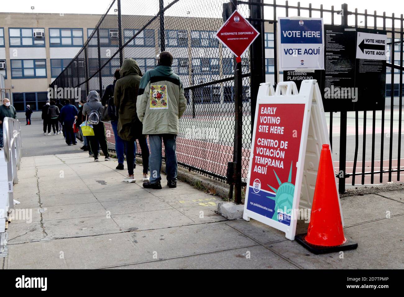 New York City Residents Voting Early New York Usa Stock Photo Alamy New York City Residents Voting Early New York Usa Stock Photo Alamy