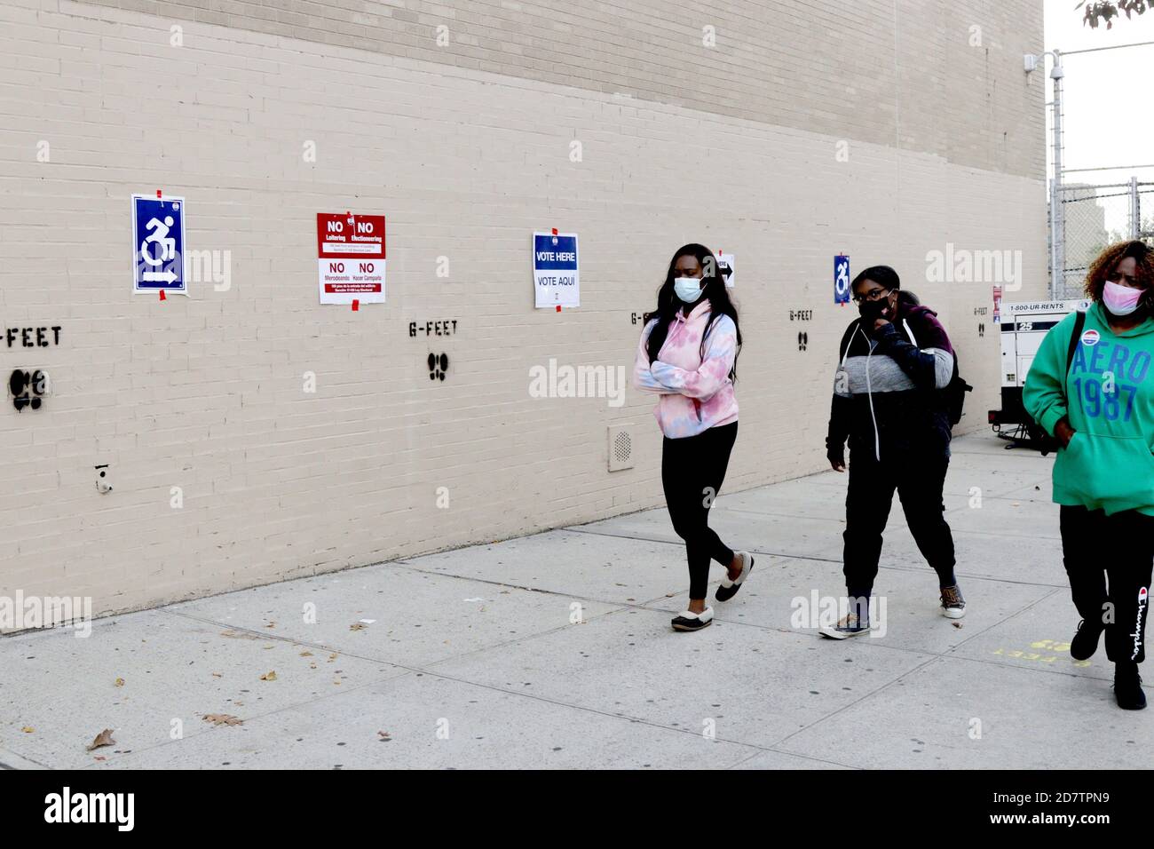 New York City Residents Voting Early New York Usa Stock Photo Alamy New York City Residents Voting Early New York Usa Stock Photo Alamy