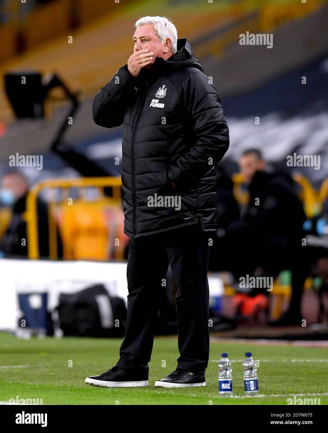 Newcastle United manager Steve Bruce reacts during the Premier League match at Molineux, Wolverhampton. Stock Photo