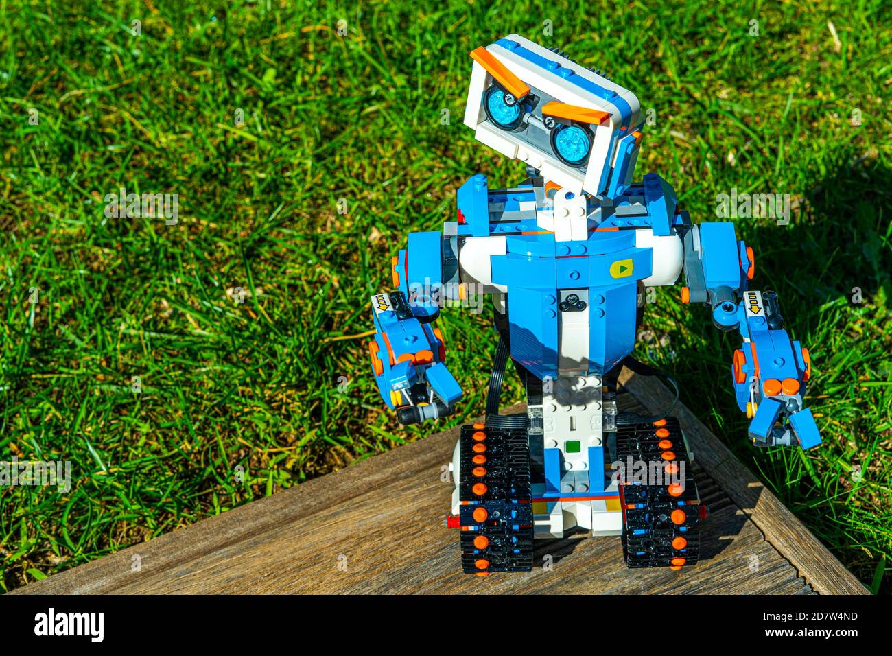 svømme sokker Slør Nice, France 16 October 2020. Robotics. The Lego Boost robot car. Science,  technology. Outdoor background Stock Photo - Alamy