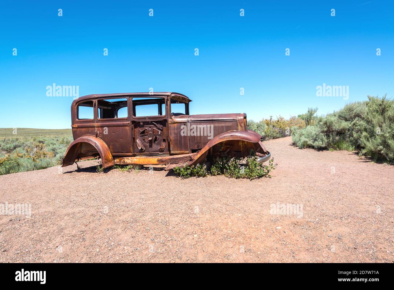 Abandoned Car in Arizona Desert Stock Photo - Alamy