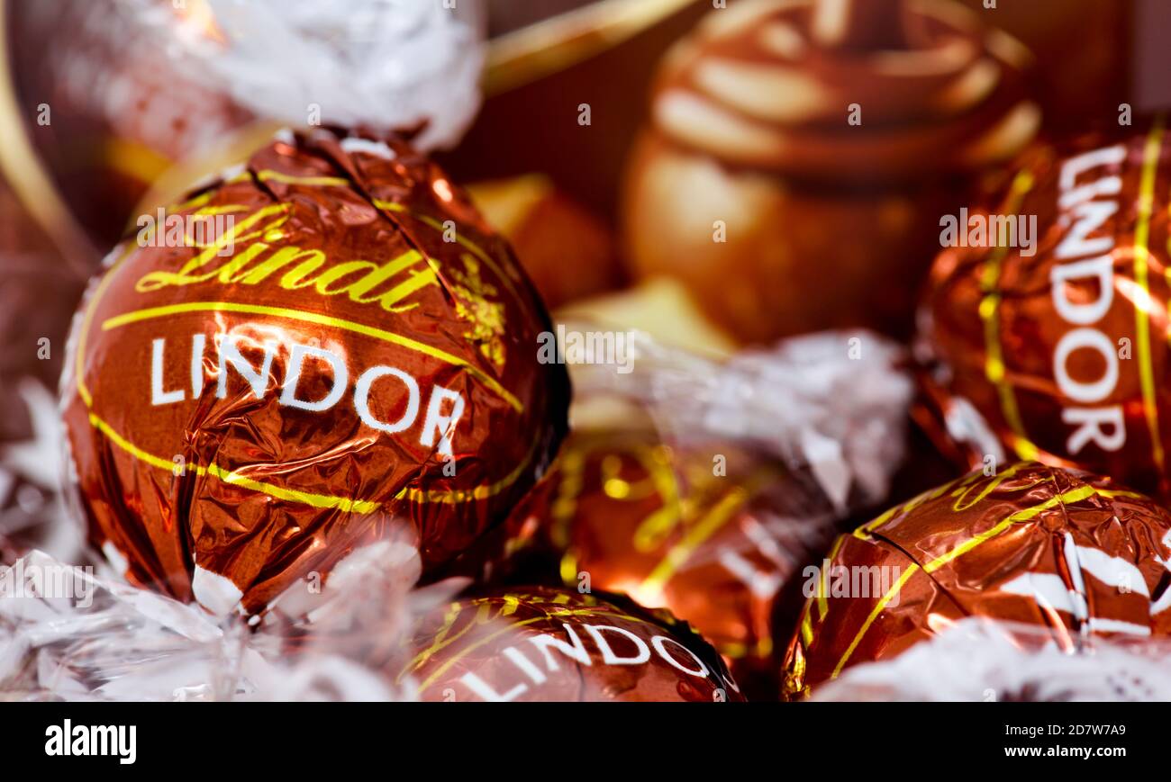 Lindt Lindor Hazelnut Truffles Stock Photo Alamy