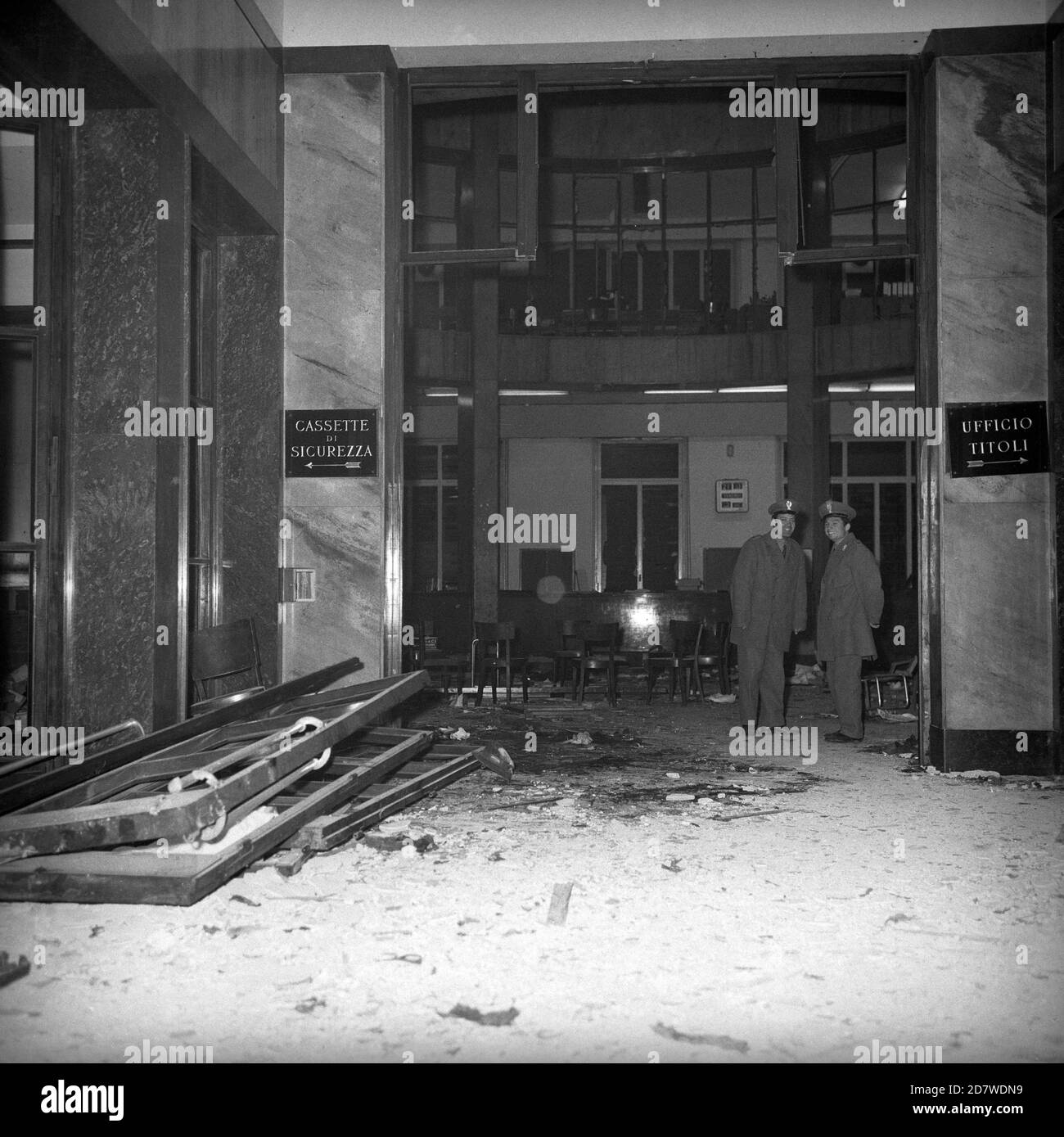 12 dicembre Black and White Stock Photos & Images - Alamy 