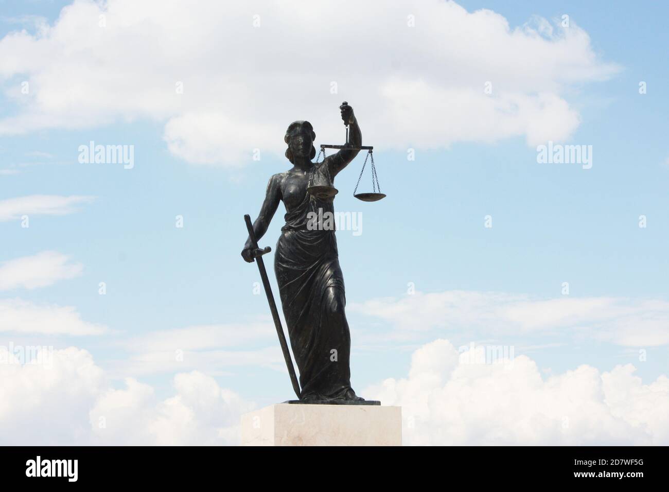 Statue justice blindfold hold scale hires stock photography and images Alamy