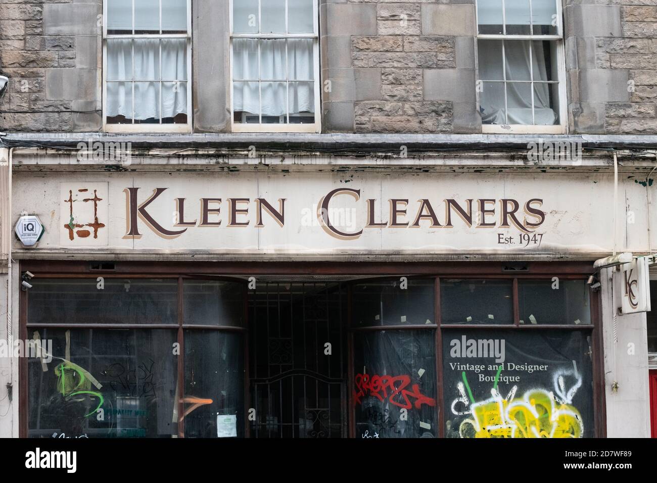 Closed for cleaning hi-res stock photography and images - Alamy