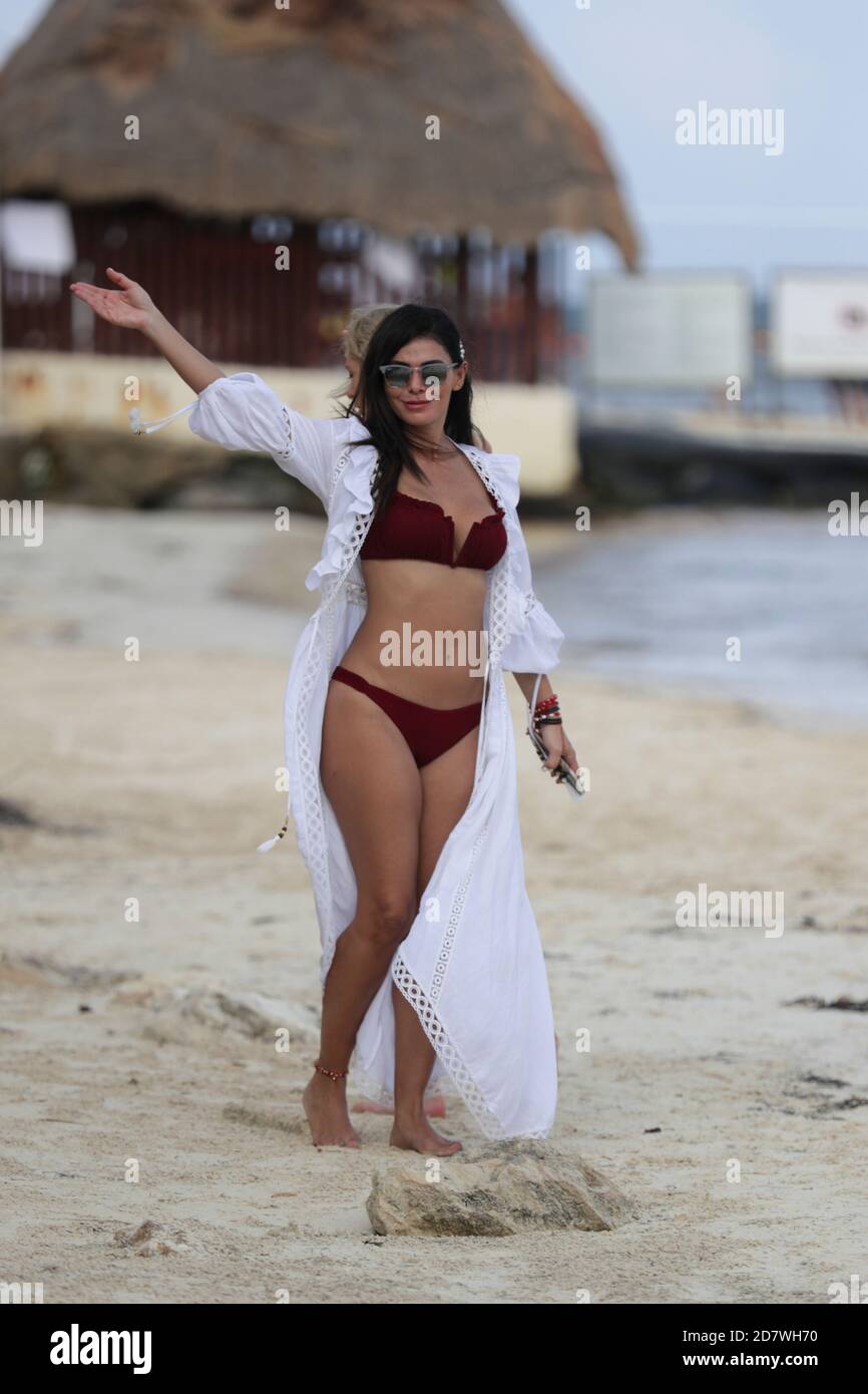 Cancun, Mexico. 24th Oct, 2020. CANCUN, MEXICO - OCTOBER 24: Mexican  actress Vanessa Arias, wearing an attractive red bikini, she takes a break  to enjoy their holidays on the beach amid Covid-19