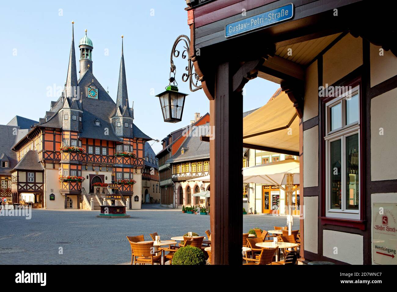 Deutschland, Sachsen-Anhalt, Harz. Wernigerode Marktplatz mit Rathaus Stock Photo