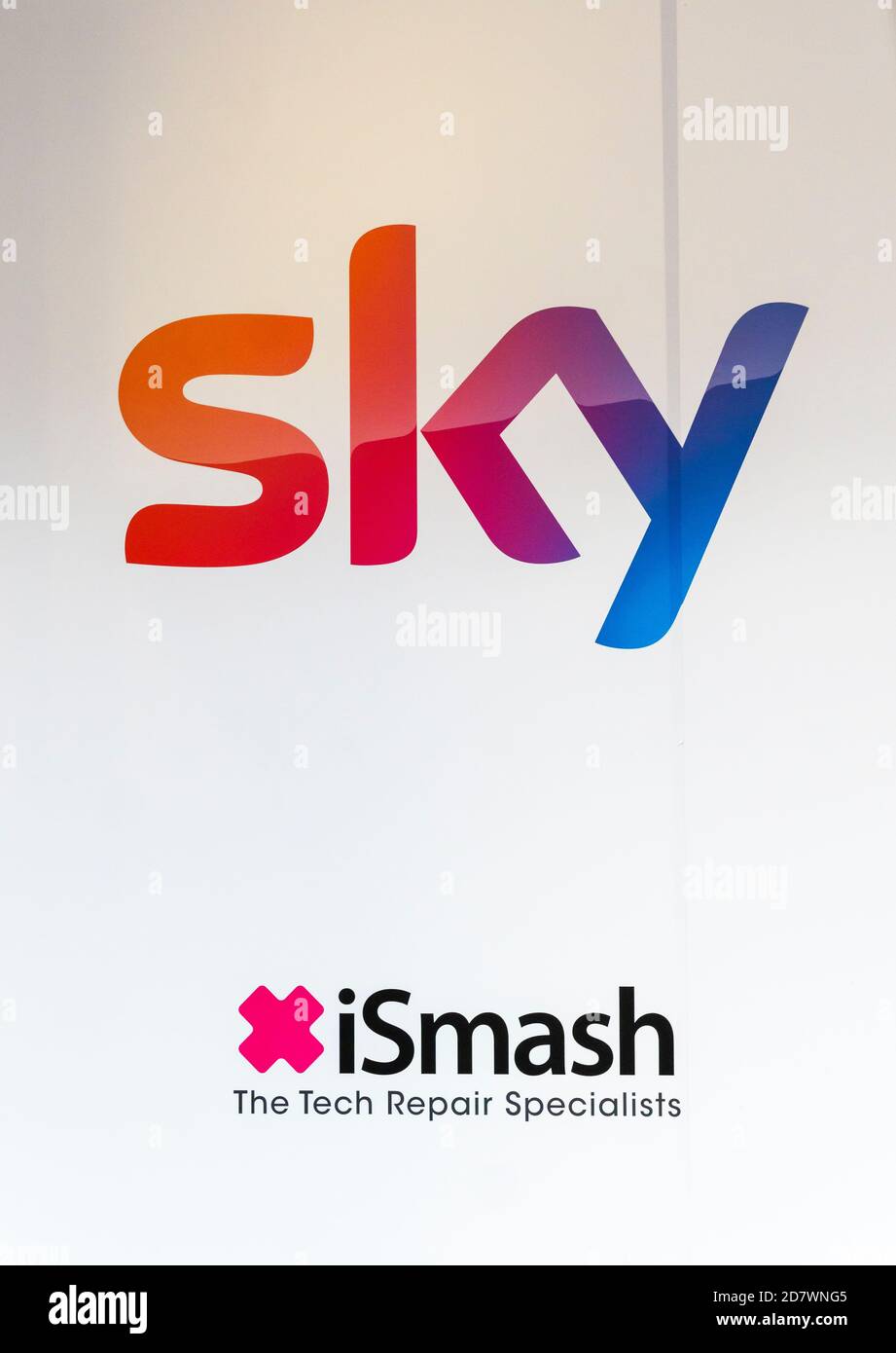 Grand opening shopping mall hires stock photography and images Alamy