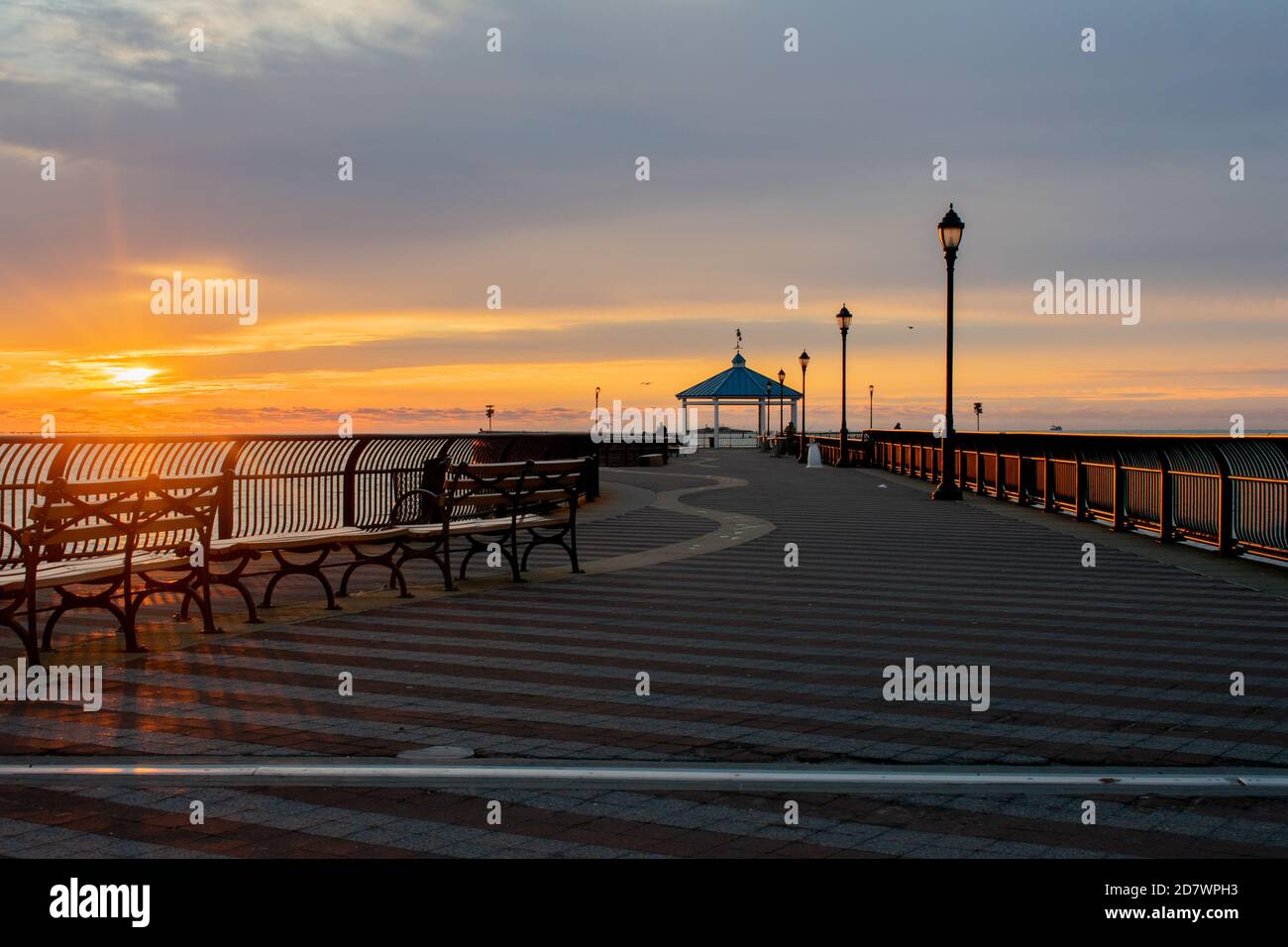 Staten island pier hires stock photography and images Alamy