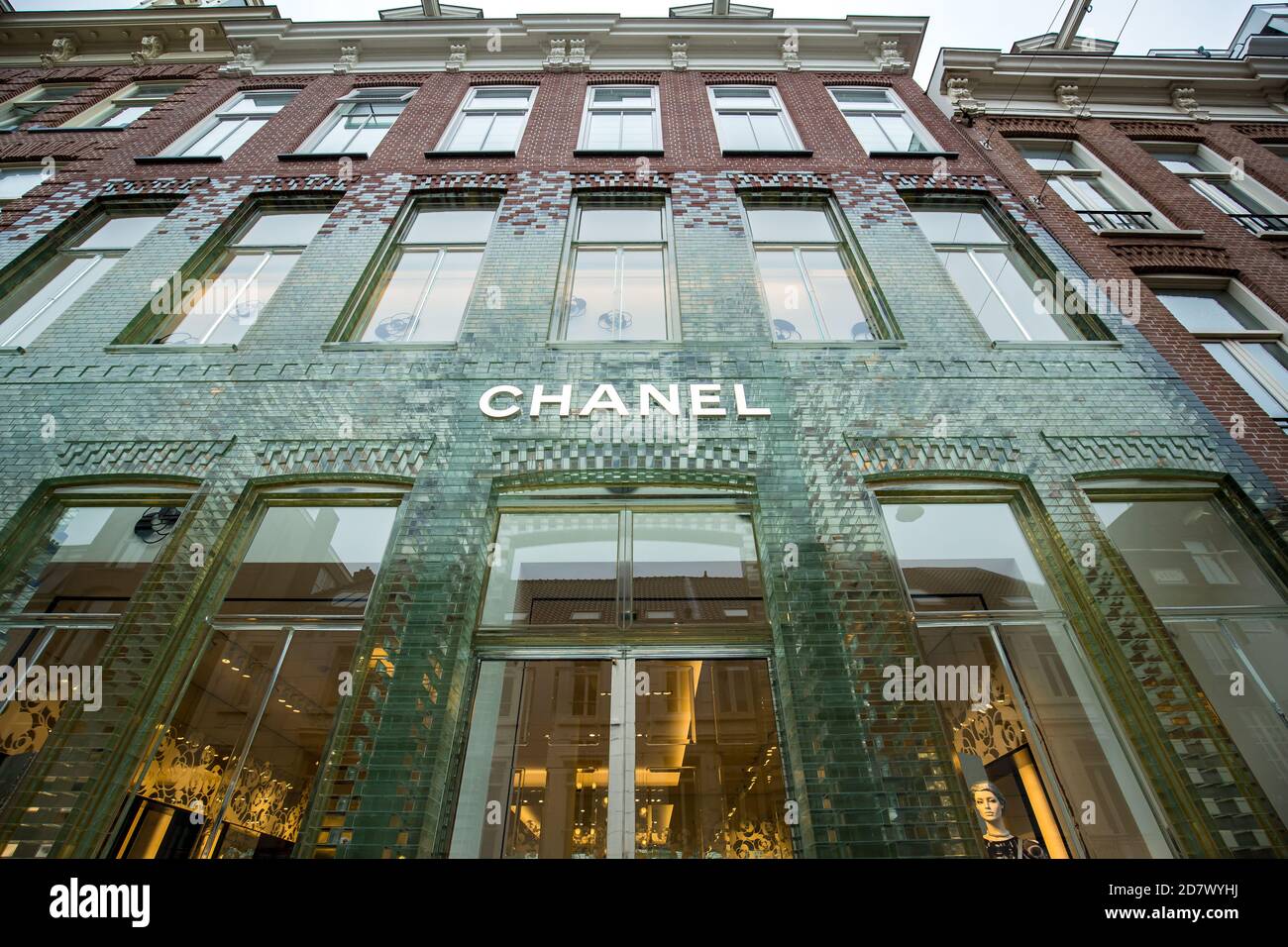 AMSTERDAM, NETHERLANDS - September 09, 2017: Chanel fashion shop glass  brick facade in Amsterdam Stock Photo - Alamy