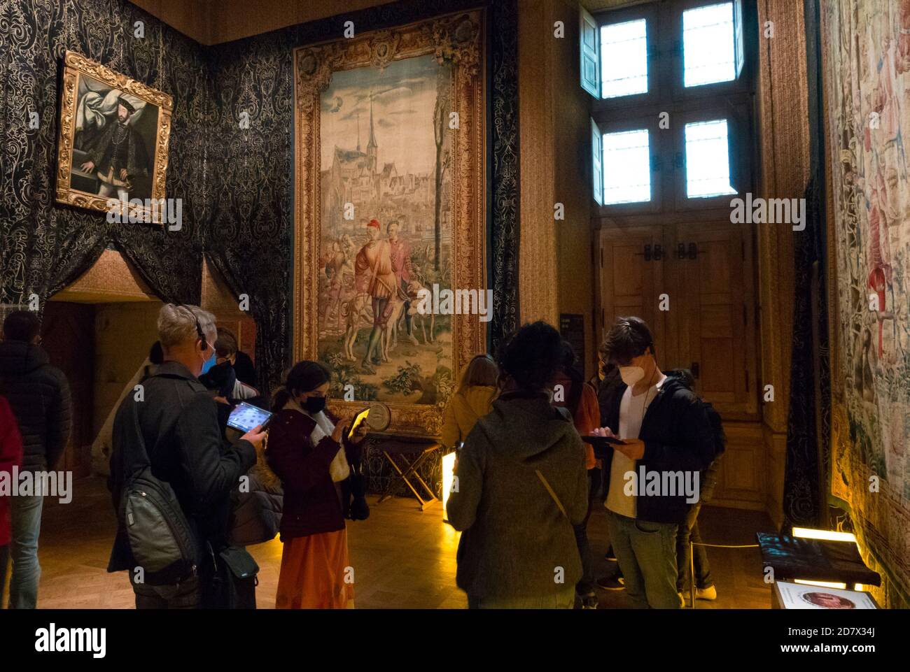 France, Loir-et-Cher (41), Chambord (Unesco World Heritage), royal castle from Renaissance period, king's room, masked visitors during the Covid19 per Stock Photo