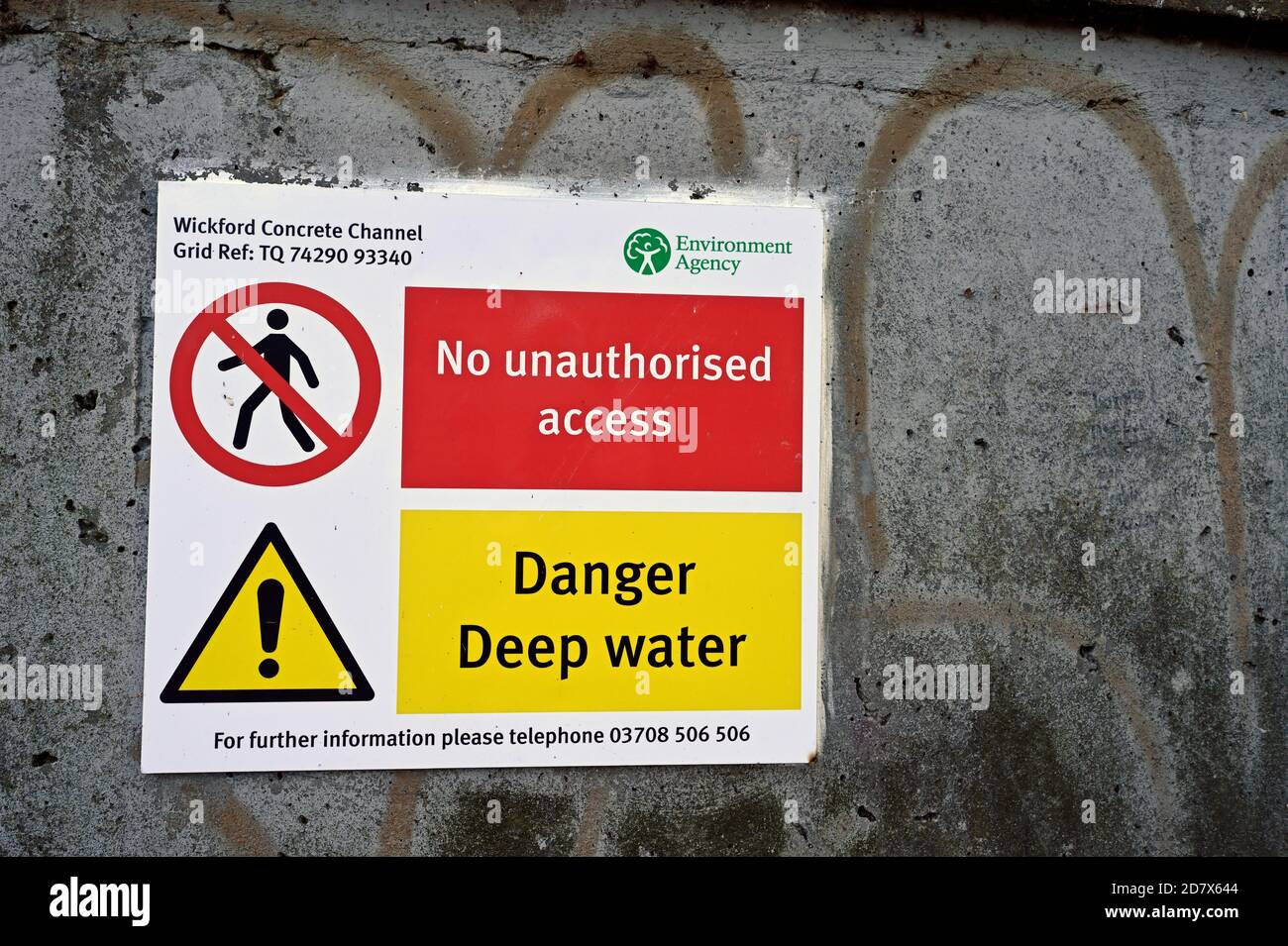 A recently installed (Oct 20) warning notice at the London Rd Bridge, Wickford Essex. UK. Danger Deep water.  No unauthorised access. TQ 74290 93340 Stock Photo