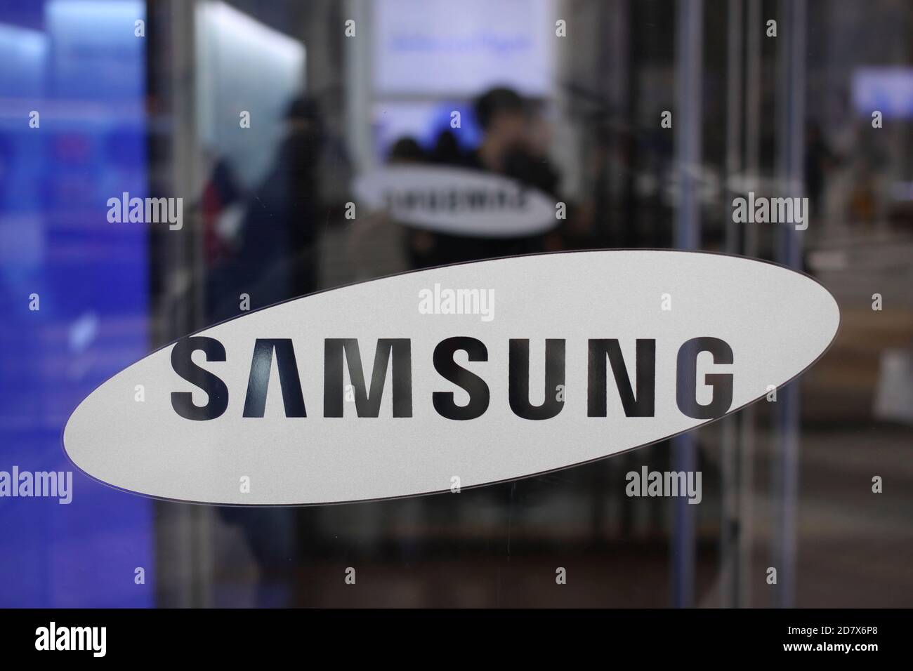 Seoul, SOUTH KOREA. 29th Jan, 2015. Oct 25, 2020-Seoul, South Korea-In This Photos is file photos. Samsung logo displayed at Samsung Group HQ in Seoul, South Korea. Lee Kun-Hee, whot had transformed Samsung Group into one of the world's major tech giant from a small trading firm, died at a hospital in Seoul on Sunday at age 78, leaving a thorny succession challange for his children. The chairman of the flagship Samsung Electronics had been bedridden since May 2014 following a heart attack. Credit: Ryu Seung-Il/ZUMA Wire/Alamy Live News Stock Photo