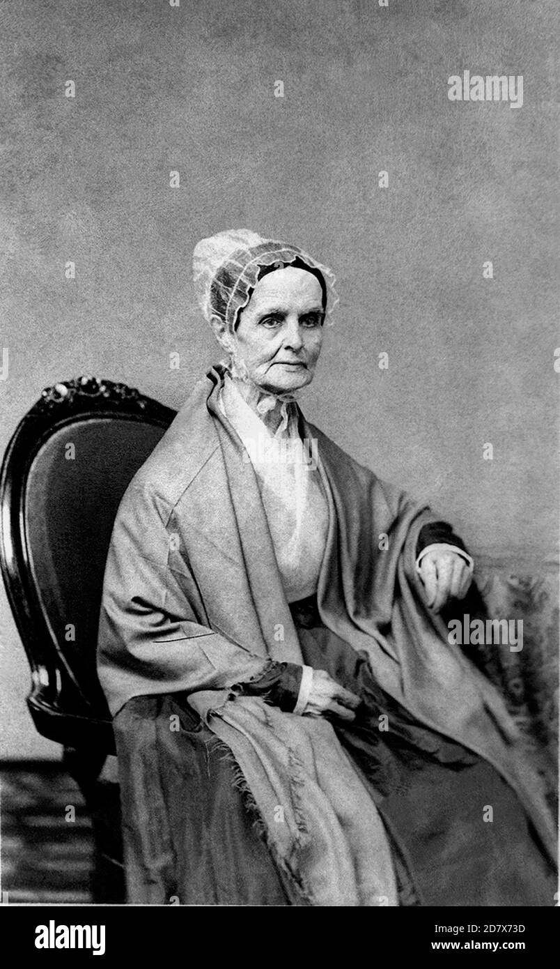 1875 c., Philadelphia , USA : The american Quaker , abolitionist , Women's Rights activist and social reformer LUCRETIA MOTT ( born COFFIN , 1793 - 1880 ). Unknown photographer .- USA - ritratto - portrait  - RIFORMISTA - RIFORMISMO SOCIALE - FEMMINISTA - Suffragists - SUFFRAGETTA - SUFFRAGISMO - VOTO POLITICO ALLE DONNE - FEMINIST - ABOLIZIONISMO - ABOLIZIONISTA - ANTI-SCHIAVISMO - anti schiavismo - ANTI-SCHIAVISTA  - cuffia - hat - cappello - older woman - donna anziana vecchia - signature - firma - autografo - autograph ---  Archivio GBB Stock Photo