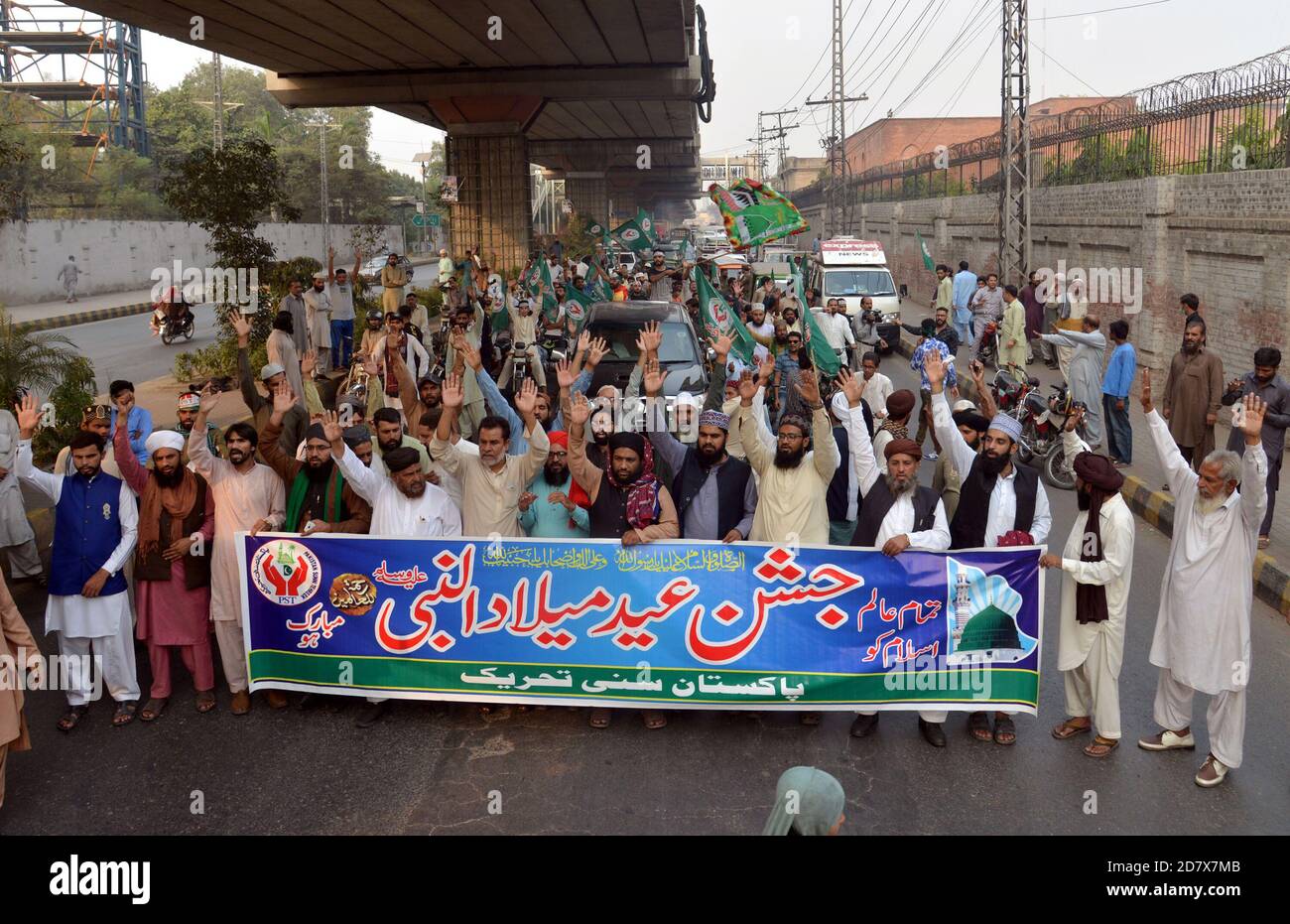 Nazim-e-Ala Jamia Naeemia Raghib Hussain Naeemi, students and activists ...