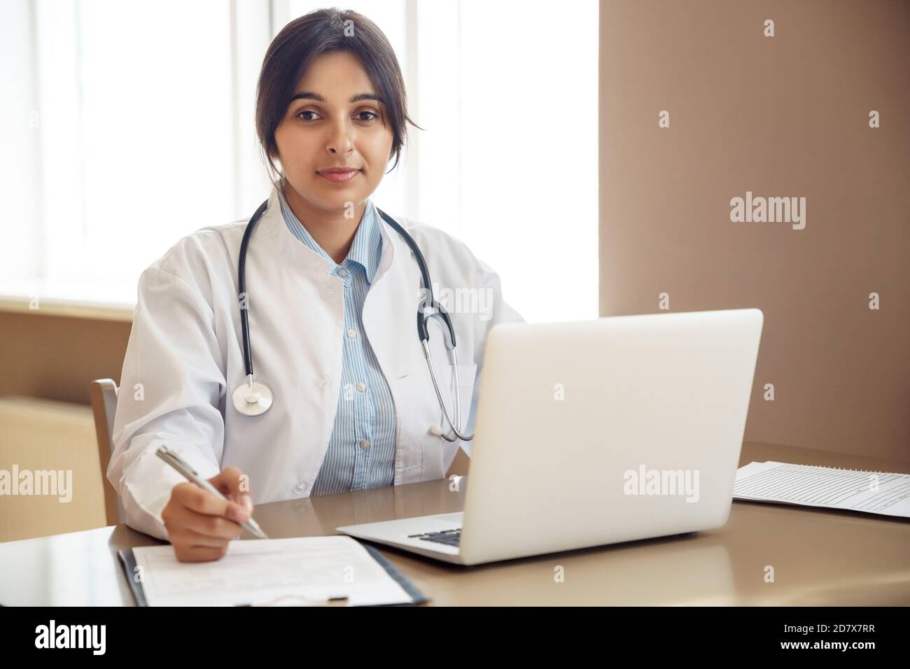 Indian lady doctor hi-res stock photography and images - Alamy