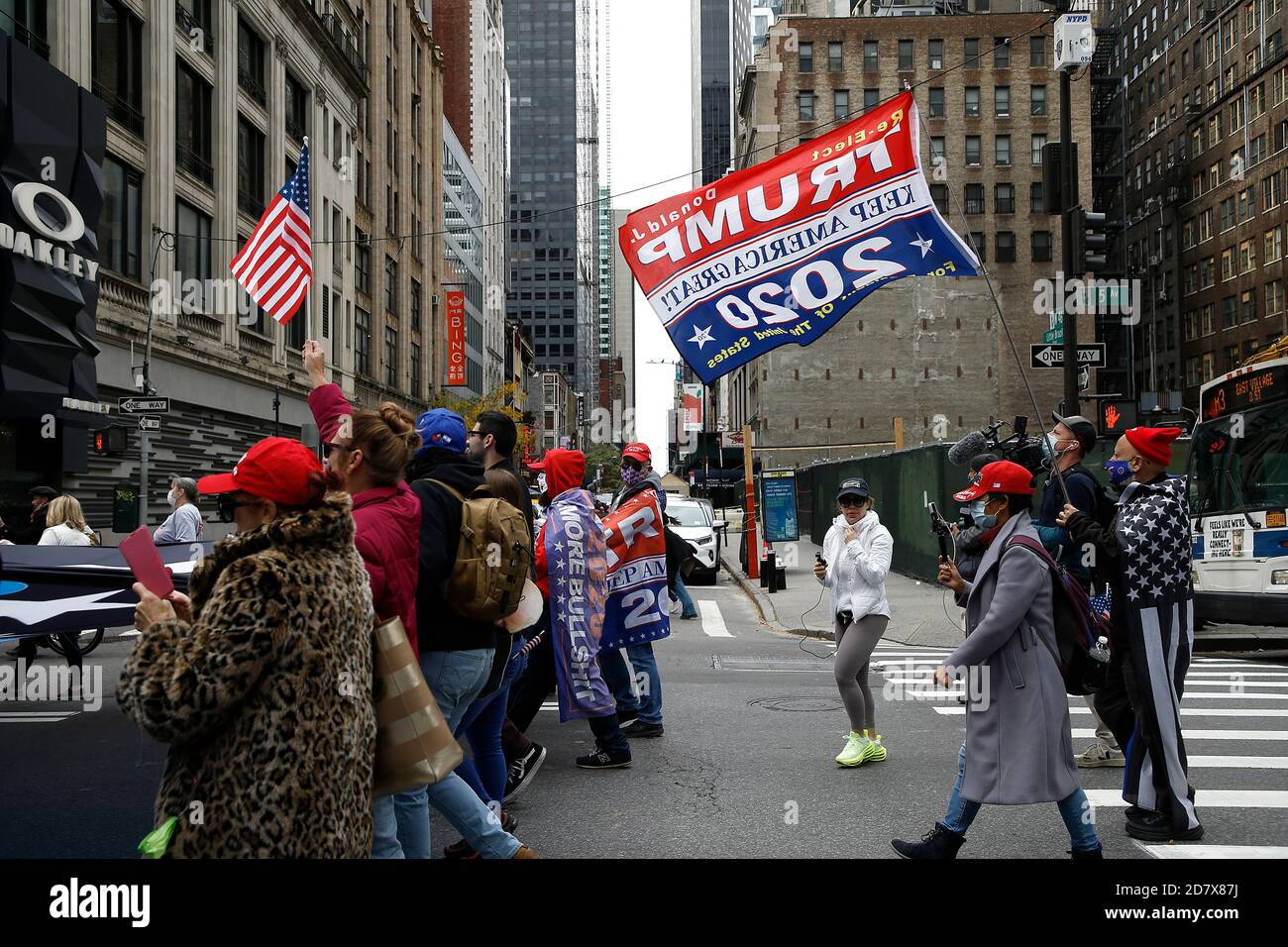 New York City, USA. 25th Oct, 2020. Pro Trump supporters clash with left-wing demonstrators following a march to Times Square on October 25, 2020 in New York City. As the November 3rd Presidential Election nears, tensions are high on both political lsides, often resulting in physical violence and police arrests. (Photo by John Lamparski/SIPA USA) Credit: Sipa USA/Alamy Live News Stock Photo