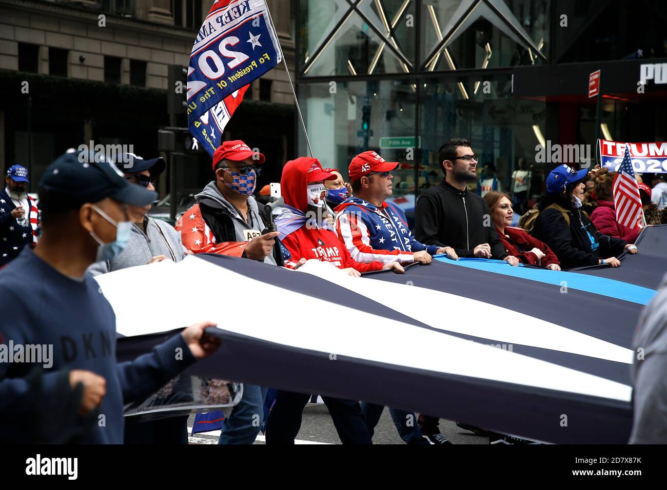 New York City, USA. 25th Oct, 2020. Pro Trump supporters clash with left-wing demonstrators following a march to Times Square on October 25, 2020 in New York City. As the November 3rd Presidential Election nears, tensions are high on both political lsides, often resulting in physical violence and police arrests. (Photo by John Lamparski/SIPA USA) Credit: Sipa USA/Alamy Live News Stock Photo