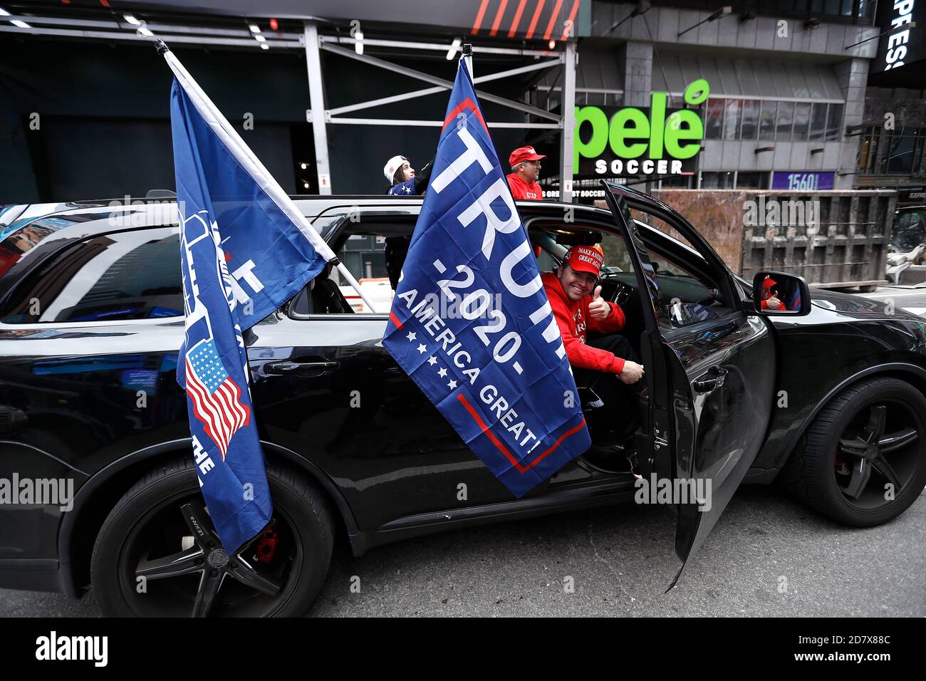 New York City, USA. 25th Oct, 2020. Pro Trump supporters clash with left-wing demonstrators following a march to Times Square on October 25, 2020 in New York City. As the November 3rd Presidential Election nears, tensions are high on both political lsides, often resulting in physical violence and police arrests. (Photo by John Lamparski/SIPA USA) Credit: Sipa USA/Alamy Live News Stock Photo