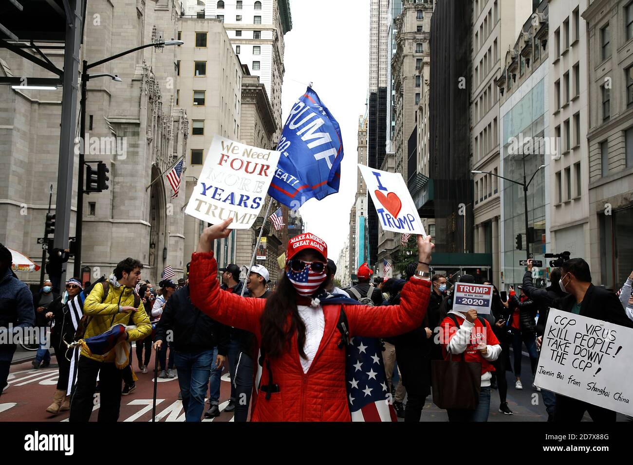 New York City, USA. 25th Oct, 2020. Pro Trump supporters clash with left-wing demonstrators following a march to Times Square on October 25, 2020 in New York City. As the November 3rd Presidential Election nears, tensions are high on both political lsides, often resulting in physical violence and police arrests. (Photo by John Lamparski/SIPA USA) Credit: Sipa USA/Alamy Live News Stock Photo